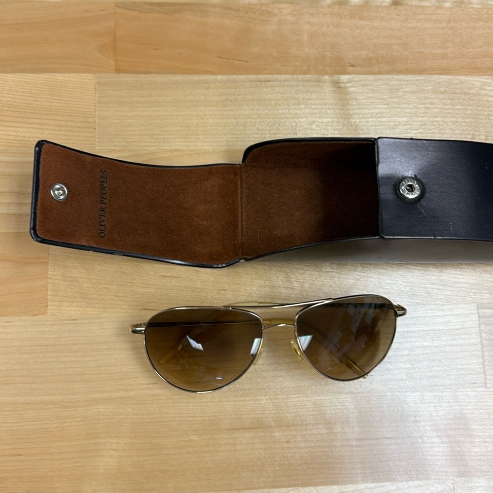 Oliver Peoples Benedict 59 sunglasses. Color: gold with chrome amber